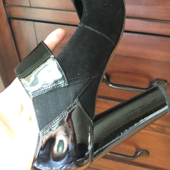 Tory Burch 9 1/2 - Picture 5 of 16